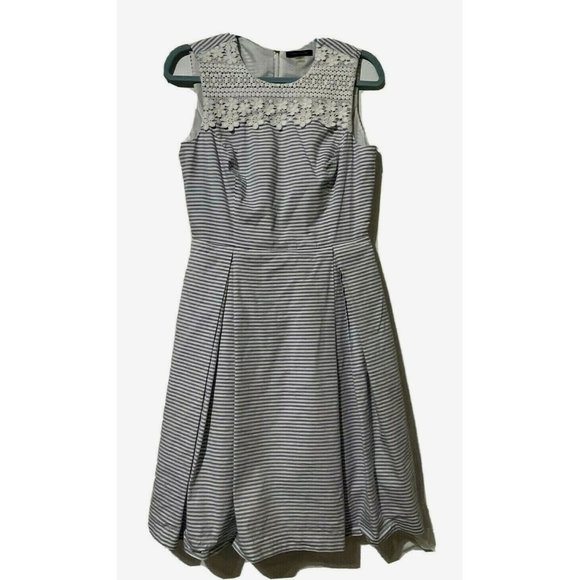 Tommy Hilfiger Dresses & Skirts - Tommy Hilfiger Women’s Size 6 Blue Striped Lace Sleeveless Lined Pleated Dress